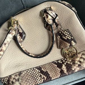 Michael kors crossbody
